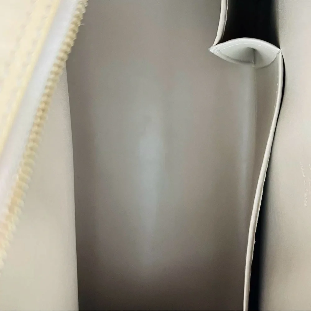 Louis Vuitton Tompkins Vernis BA0013 Elegant Cream and Tan Women's Handbag